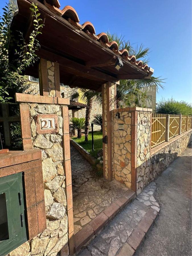 Апартаменты Mary'S House Санта-Эуфемия-Ламеция Экстерьер фото